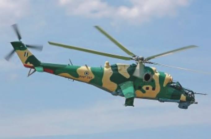 VIDEO: Nigerian Army General Jumps From Flying Plane In Kaduna