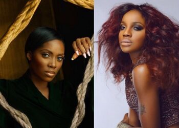 Serious Drama As Popular Singers, Tiwa Savage And Seyi Shay Fight Dirty Inside A Salon (Videos)
