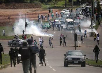 BREAKING: Hoodlums Currently Attacking Lagos
