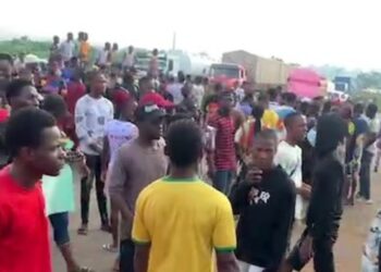 BREAKING: TASUED Students Clash With Nigerian Soldiers In Ogun (Video)