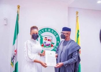 BREAKING: Gov Abiodun Rewards OAU Best Graduating Medical Student With Cash, House, Others