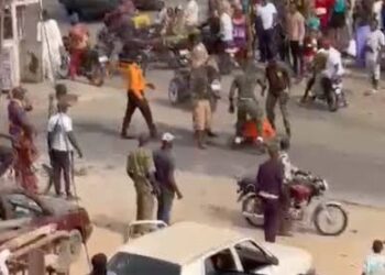 TRENDING VIDEO: Nigerian Soldiers Publicly Brutalise Police Traffic Officer In Ibadan