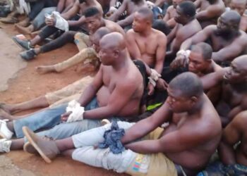 BREAKING: Security Operatives Arrest 500 Armed Political Thugs Heading For Ekiti PDP Primaries(Photos)