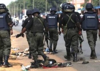 BREAKING: Security Operatives Exchange Blows During President Buhari’s Visit In Kaduna