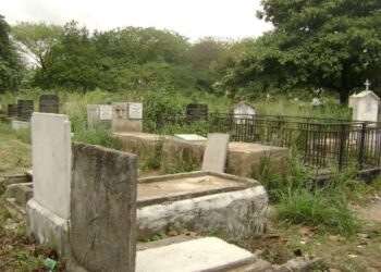 Islamic Cleric Caught Red-handed While Digging Human Skulls At A Cemetery In Oyo(Photos)