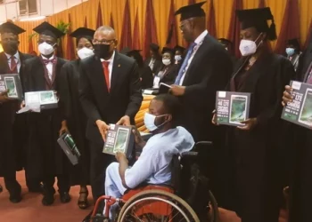 UNILAG Distributes iPads To Students At Matriculation Ceremony