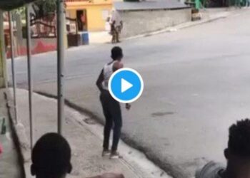 VIDEO: Suspected Yahoo Boy Reportedly Runs Mad While In ATM Queue To Withdraw Money