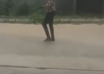 Man Caught Performing Rituals At Lekki Junction (Video) - DAILY GIST