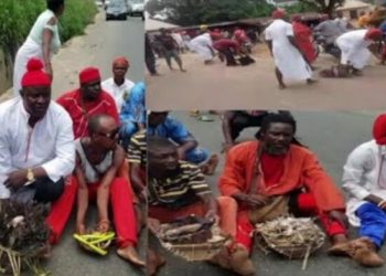 Insecurity: Traditionalists Display Charms On Highway To Wade Off Gunmen, Kidnappers(Video)