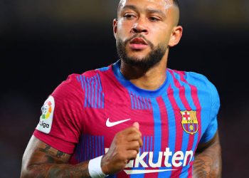 Barcelona Star, Memphis Depay Hangs Out With Nigerian Singer, Davido (Video)