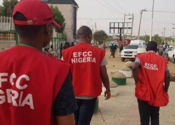 Drama As Landlord Sends Man Packing After EFCC Warned Against Renting House To Yahoo Boys (Video)