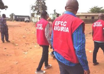 EFCC Arrests 41 Yahoo Boys In Akure, Recovers Exotic Cars, Phones, Others (Photos)