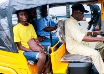Drama As Obasanjo Turns ‘Commercial’ Tricyclist In Abeokuta, Picks Up Passengers (Video)
