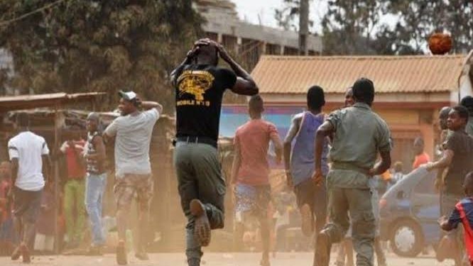 Pandemonium In Osun As Police Clash Heavily With Nigerian Soldiers