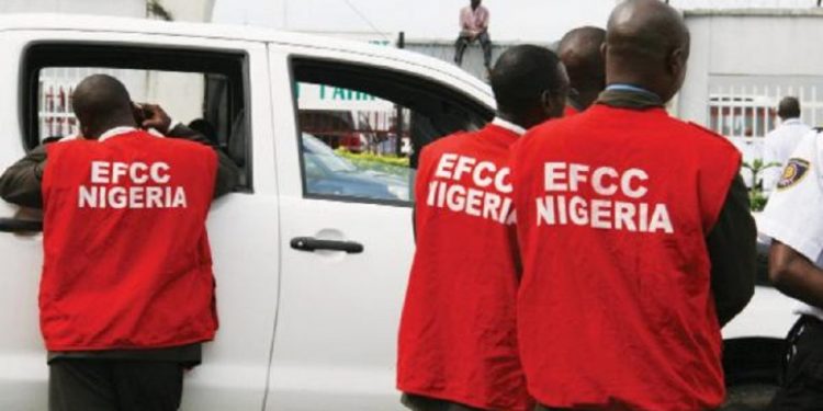 EFCC Bursts ‘Yahoo Academy’ Schools, Arrests Students, Proprietors(Photos)