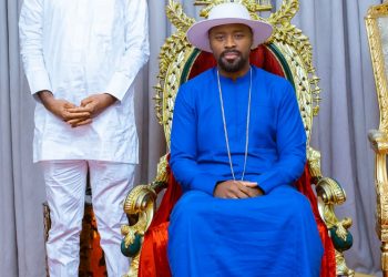 OLU OF WARRI, OGIAME ATUWASE III RECEIVES PRINCE ADEWOLE ADEBAYO AT HIS RESIDENCE