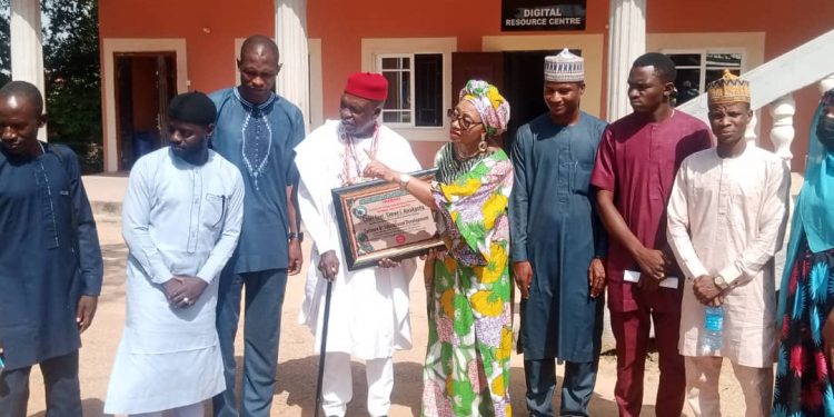 Greenfield Pro Chancellor Recieves Northern Students Award, Dedicates It To Slain University Students