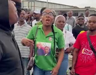 BREAKING: Peter Obi’s Supporters Defy Police, Court Order, Stage Rally At Lekki Tollgate(Video)