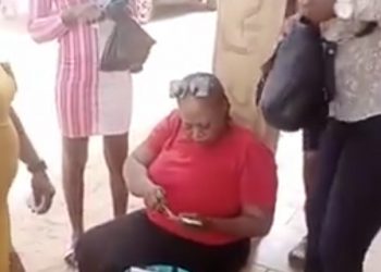 2023: INEC Reacts As Female Staff Caught On Tape Collecting ₦‎1,000 To Give Out PVCs(Video)