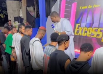 TRENDING VIDEO: Nigerian Pastor Offers Special Prayer For The Success Yahoo Boys During Church Crusade