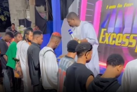 TRENDING VIDEO: Nigerian Pastor Offers Special Prayer For The Success Yahoo Boys During Church Crusade