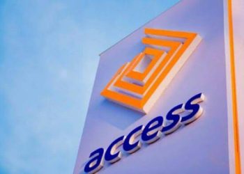 TRENDING VIDEO: Frustrated Lady Strips Herself Inside Access Bank Over Scarcity Of New Naira Notes