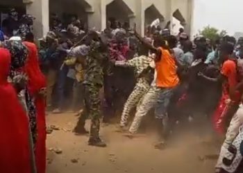 TRENDING VIDEO: Nigerian Soldiers Beat, Flog Voters Mercilessly At Polling Unit