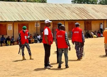 EFCC Arrests 19 University Students For Yahoo-Yahoo(Photos)