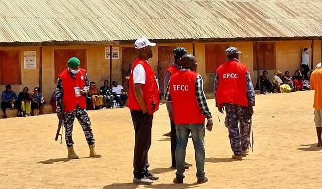 EFCC Arrests 19 University Students For Yahoo-Yahoo(Photos)