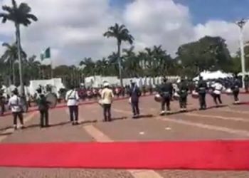 TRENDING VIDEO: Moment Armed Forces Perform Kizz Daniel’s Buga In Abuja