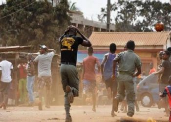 BREAKING: Residents Flee As Amotekun, Immigration Officers Clash In Osogbo