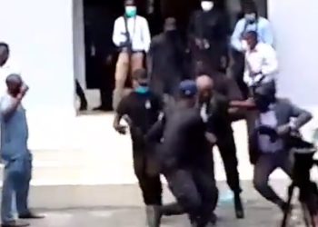 BREAKING: DSS, Prison Officers Currently Fighting Over Emefiele’s Custody(Video)