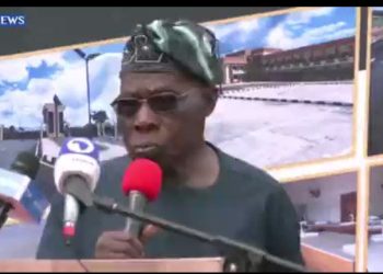 TRENDING VIDEO: Ex-President, Obasanjo Angrily Commands All Oyo Monarchs To Stand Up and Greet Him