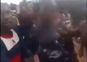 Nigerian Police Officer Beaten Mercilessly For Snatching Election Materials