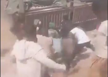 TRENDING VIDEO: Residents Attack Dangote's Trailer, Steal Food Items Amidst Gunshots From Soldiers
