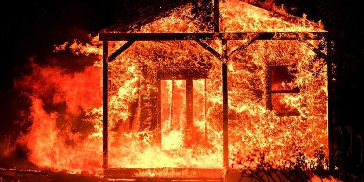 Heavy Fire Completely Razes UNICAL’s Students’ Affairs Department