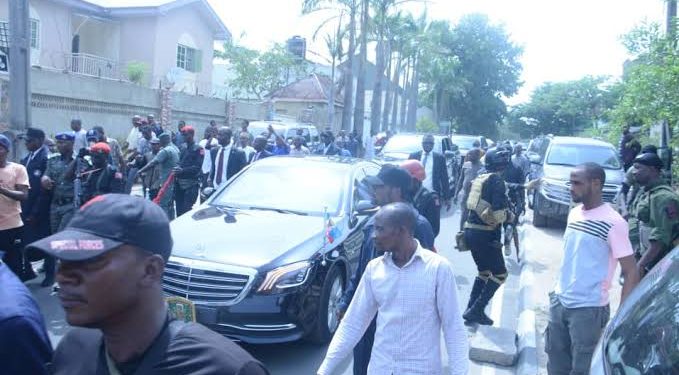 Kogi Governor, Ododo Rescues Yahaya Bello From EFCC, Sneaks Him Into Convoy