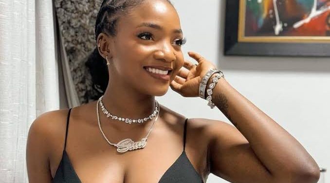 Nigerian Singer, Simi Addresses Samklef, Brymo 'Flirtatious' Comments About Her