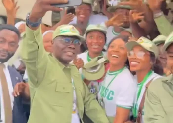 VIDEO: Gov Sanwo-Olu Arrives Lagos Camp, Gives All Corps Members N100k Each