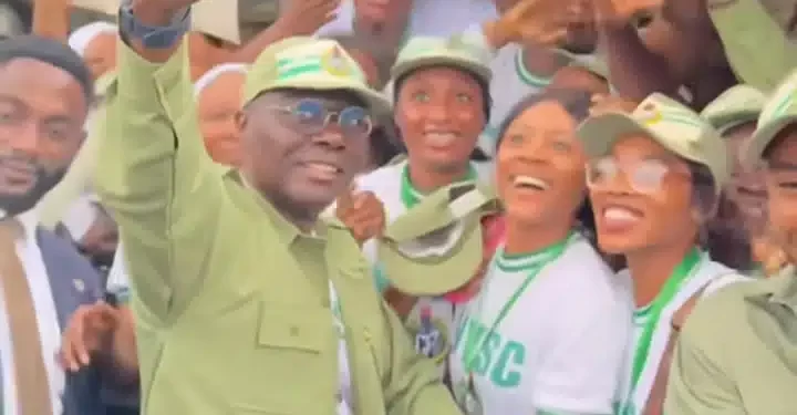 VIDEO: Gov Sanwo-Olu Arrives Lagos Camp, Gives All Corps Members N100k Each