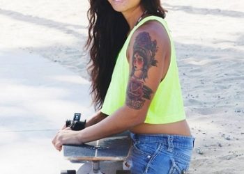 Amazing Story of 23-year-old Sexy Model Without Legs Who Makes N220,000 Daily