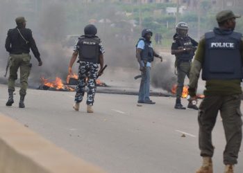 JUST IN: Angry Nigerian Police Officers Embark On Protest