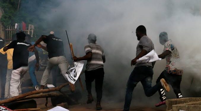 BREAKING: Police Prevent Protesters From Blocking Road, Fire Gunshots